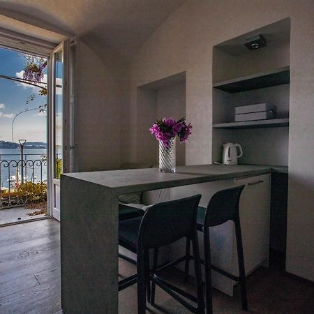 Ferienwohnung La Dimora Del Glicine 2 Belgirate Exterior foto
